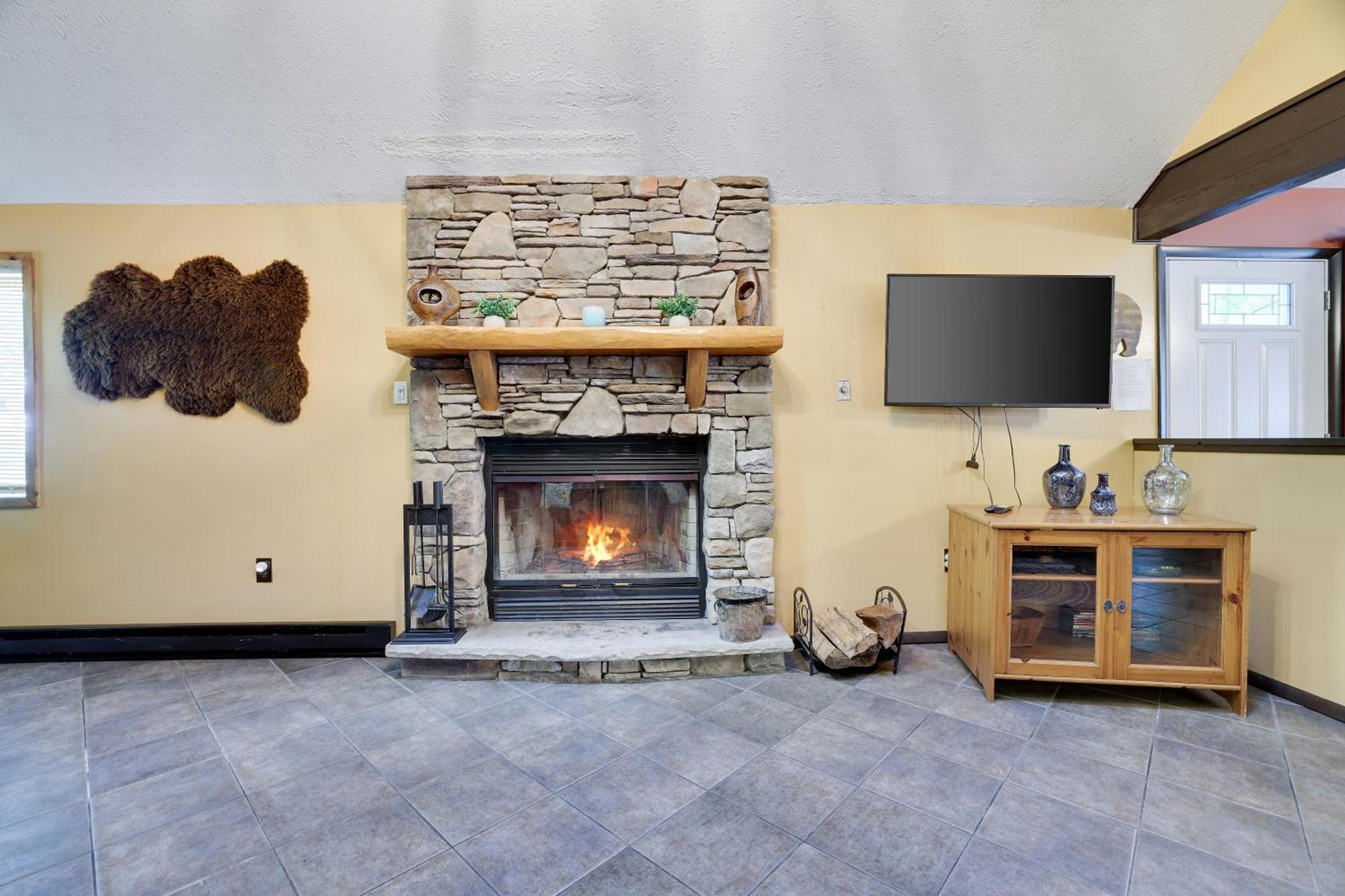 Chalet Renovated Near Casino, Camelback , Kalahari 4Bdrms Firepit Hot Tub Game Room Tobyhanna Екстериор снимка