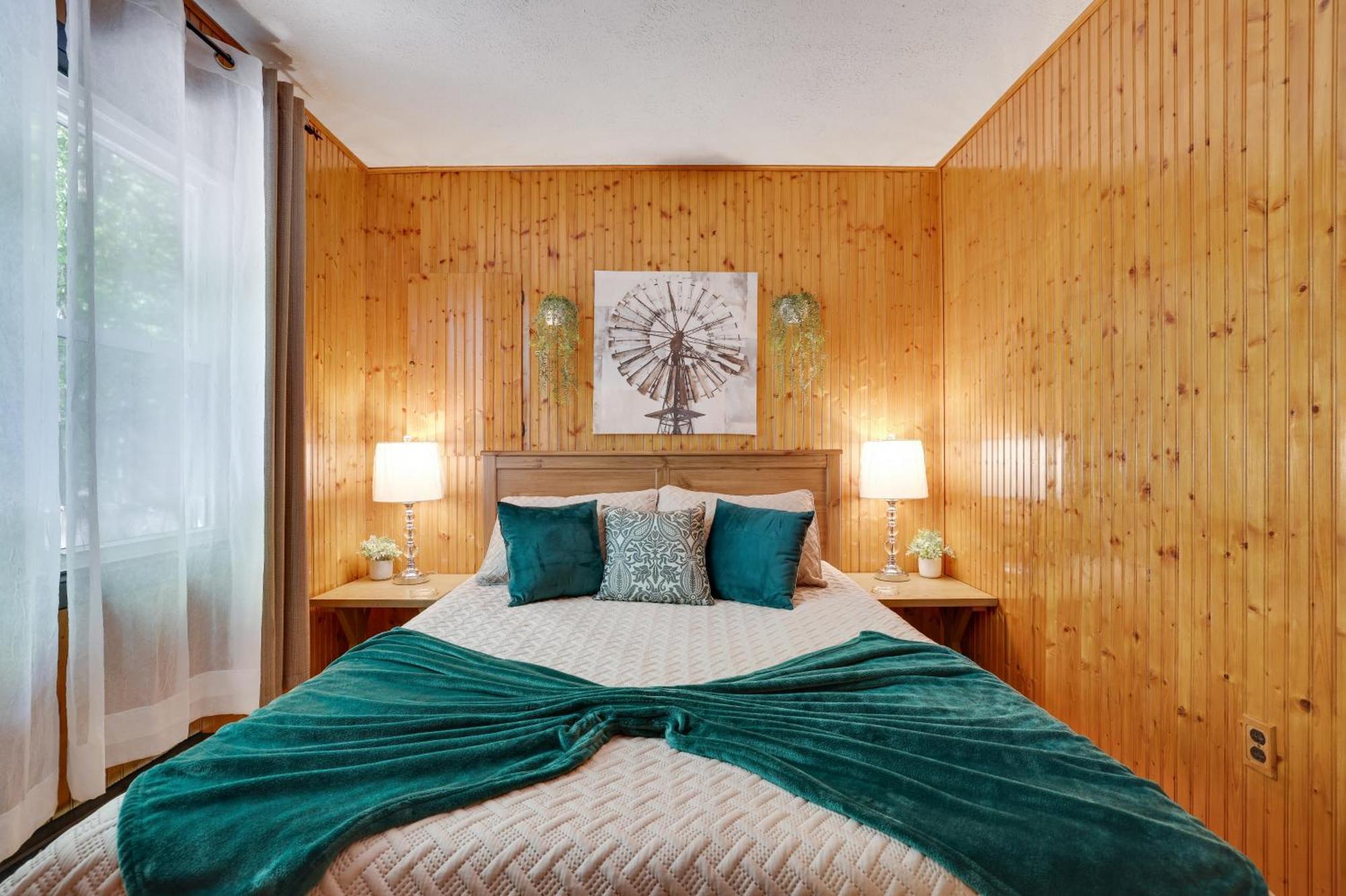 Chalet Renovated Near Casino, Camelback , Kalahari 4Bdrms Firepit Hot Tub Game Room Tobyhanna Екстериор снимка