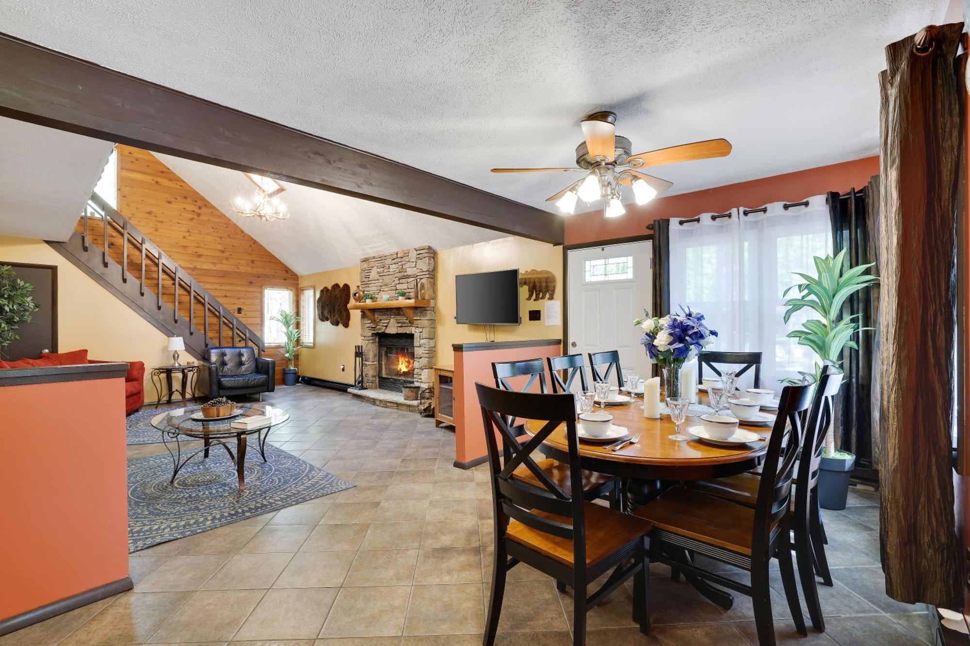 Chalet Renovated Near Casino, Camelback , Kalahari 4Bdrms Firepit Hot Tub Game Room Tobyhanna Екстериор снимка
