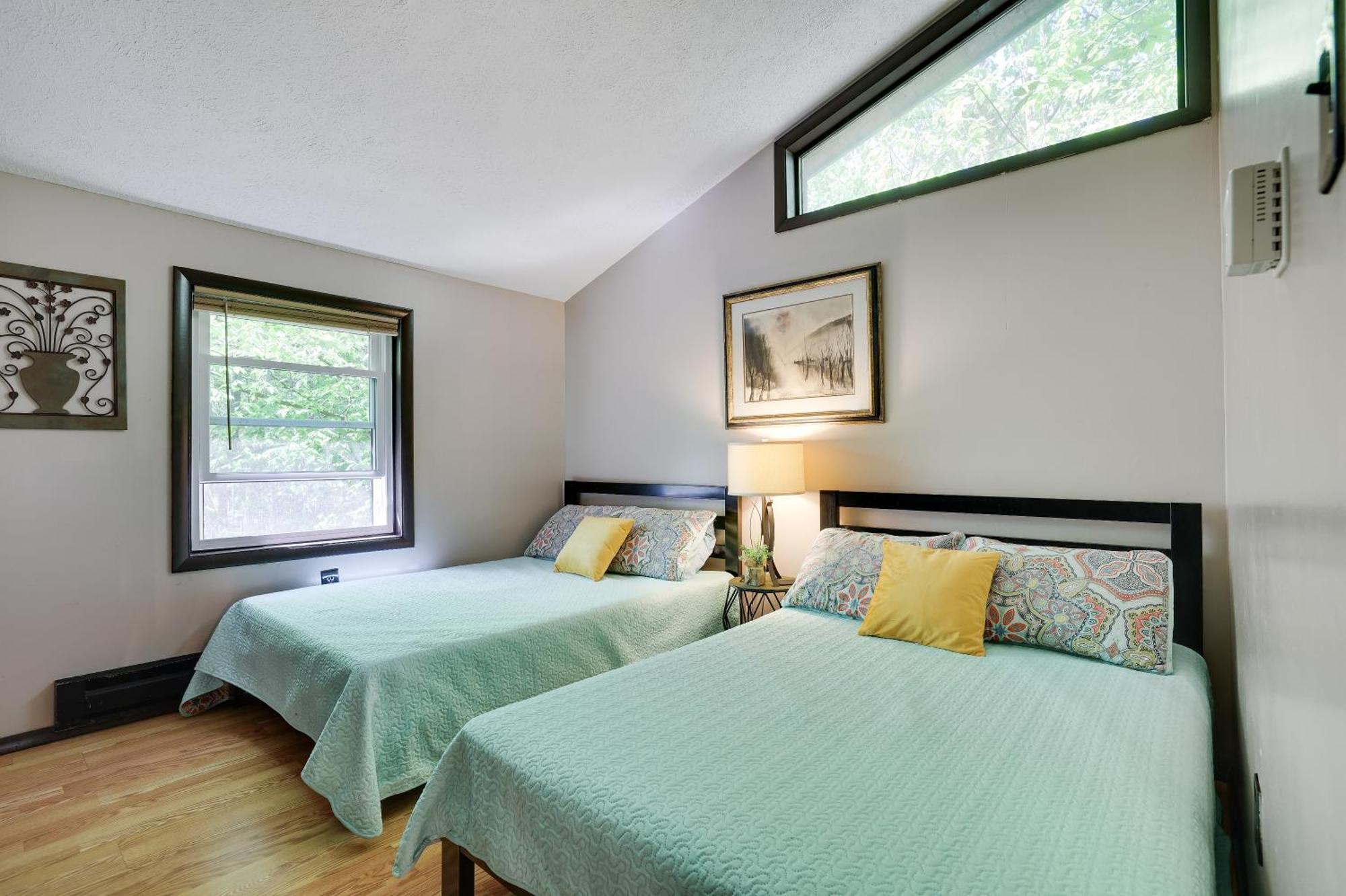 Chalet Renovated Near Casino, Camelback , Kalahari 4Bdrms Firepit Hot Tub Game Room Tobyhanna Екстериор снимка
