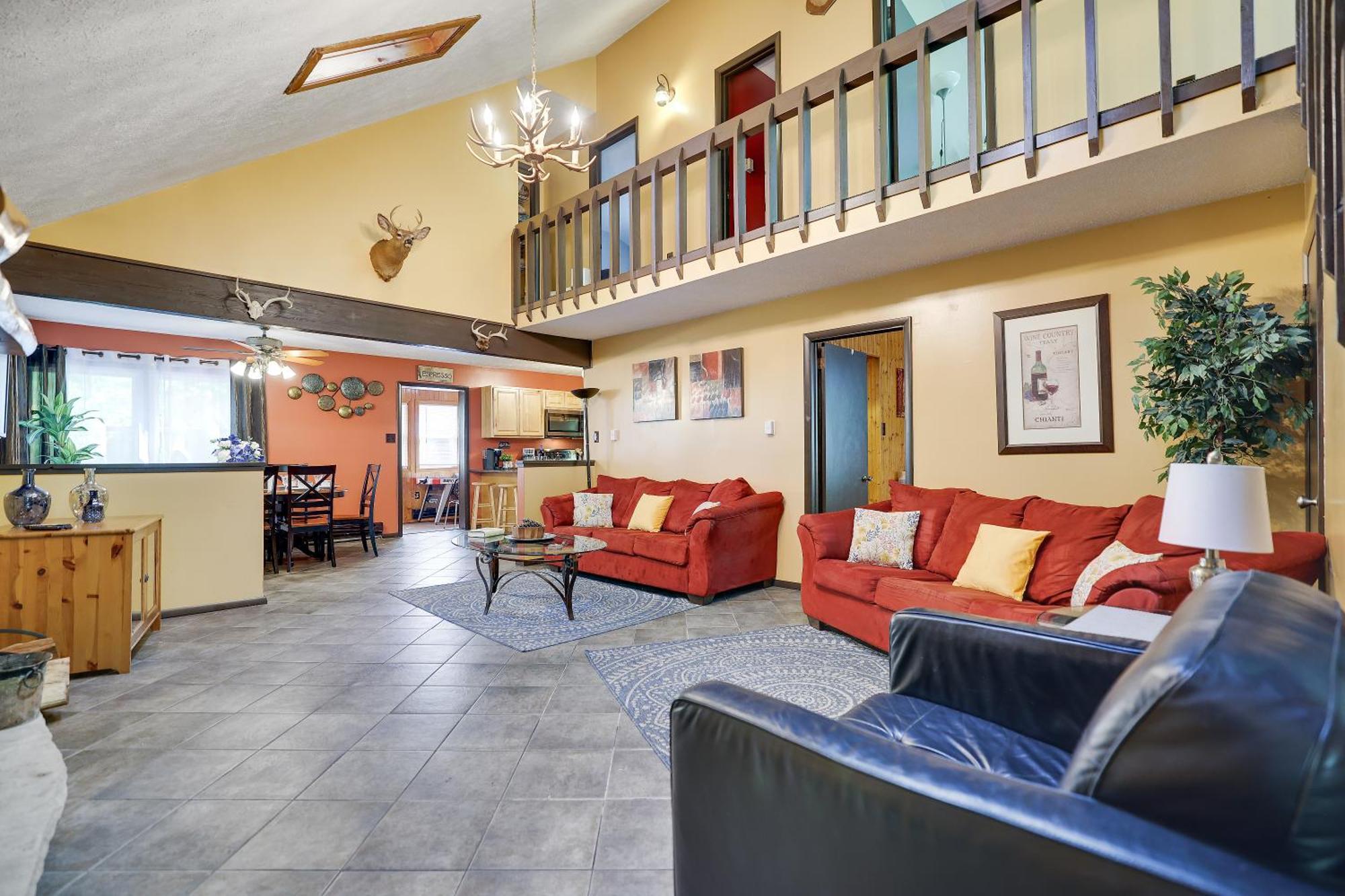 Chalet Renovated Near Casino, Camelback , Kalahari 4Bdrms Firepit Hot Tub Game Room Tobyhanna Екстериор снимка