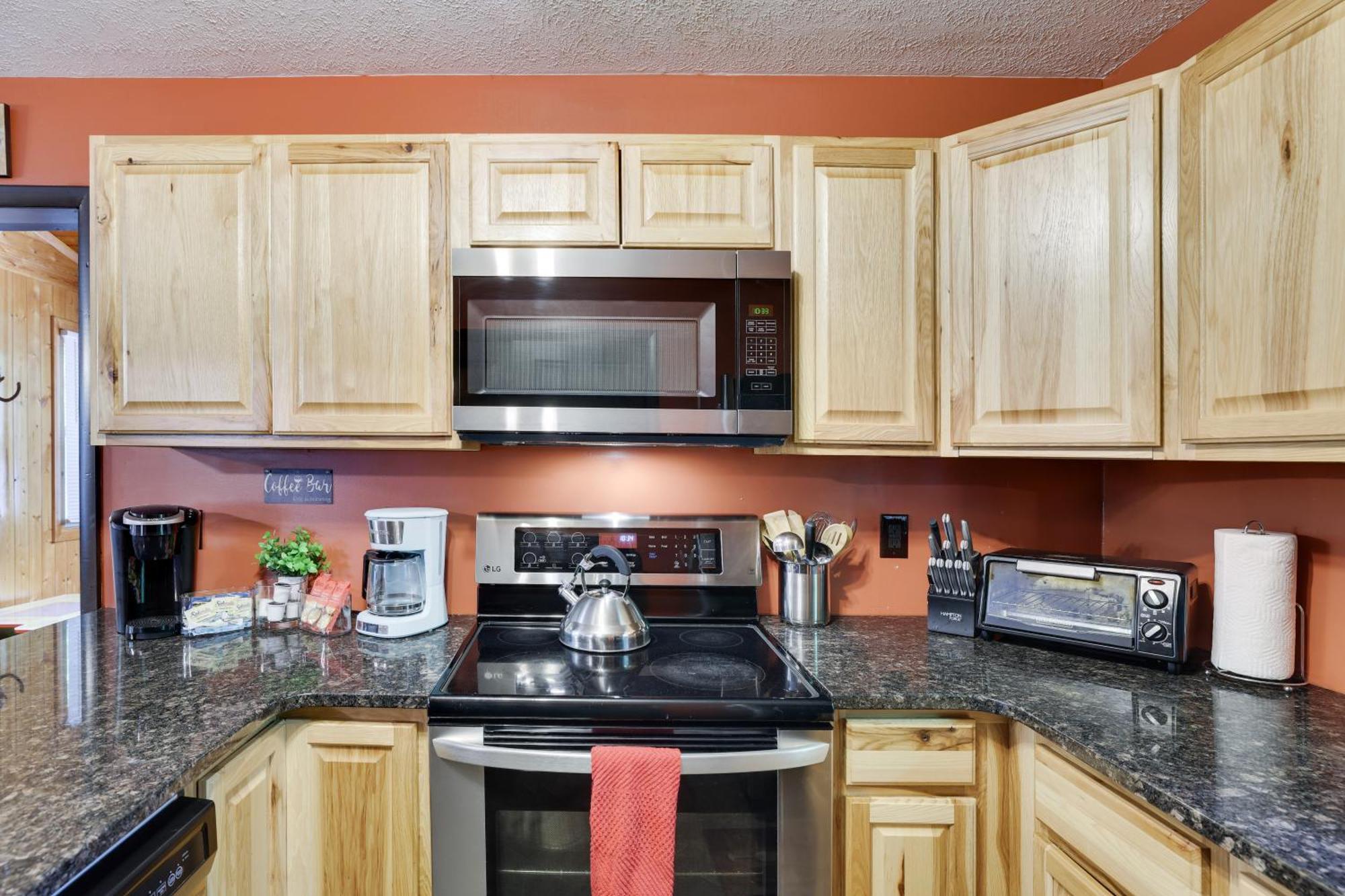 Chalet Renovated Near Casino, Camelback , Kalahari 4Bdrms Firepit Hot Tub Game Room Tobyhanna Екстериор снимка