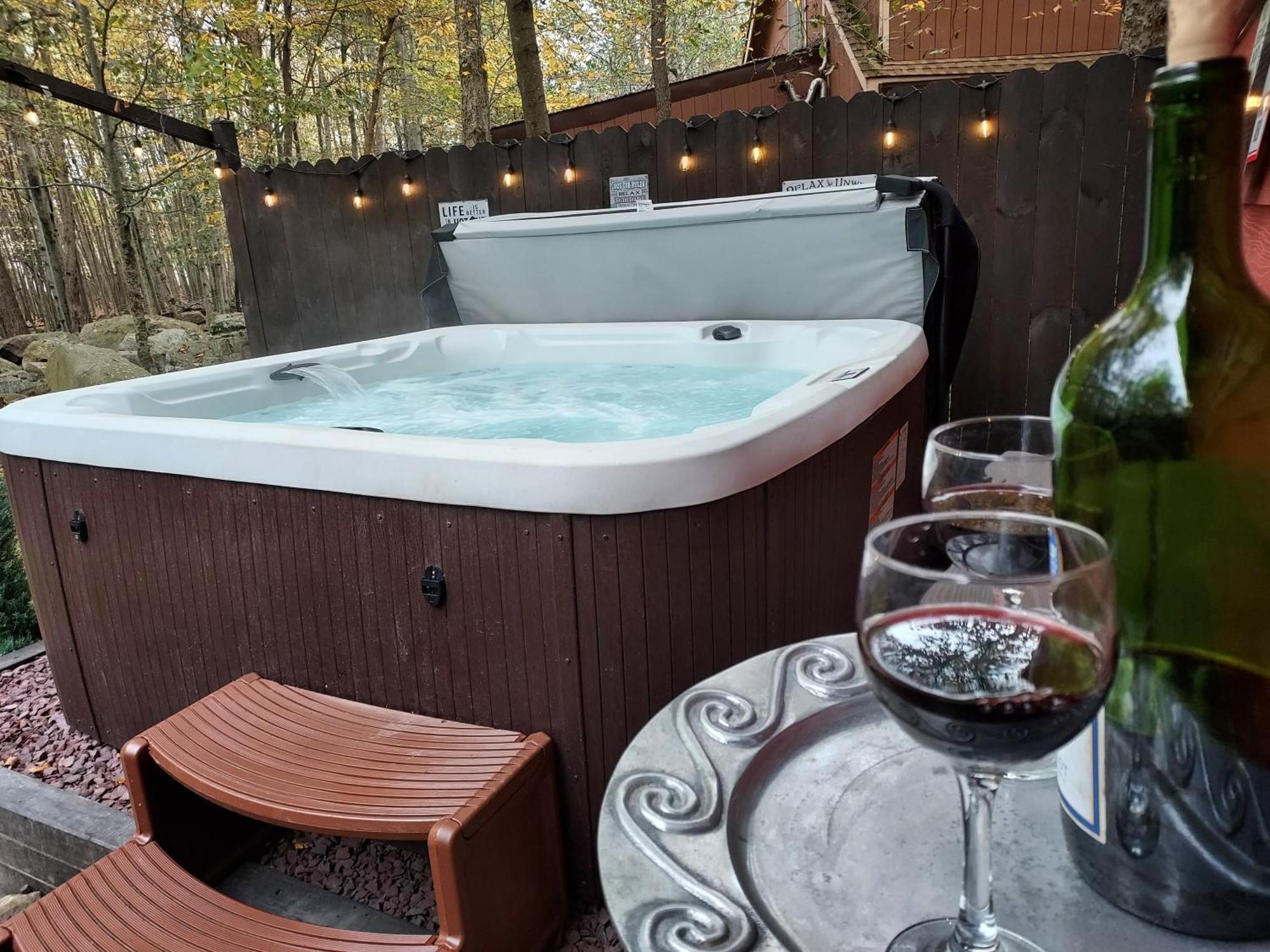 Chalet Renovated Near Casino, Camelback , Kalahari 4Bdrms Firepit Hot Tub Game Room Tobyhanna Екстериор снимка
