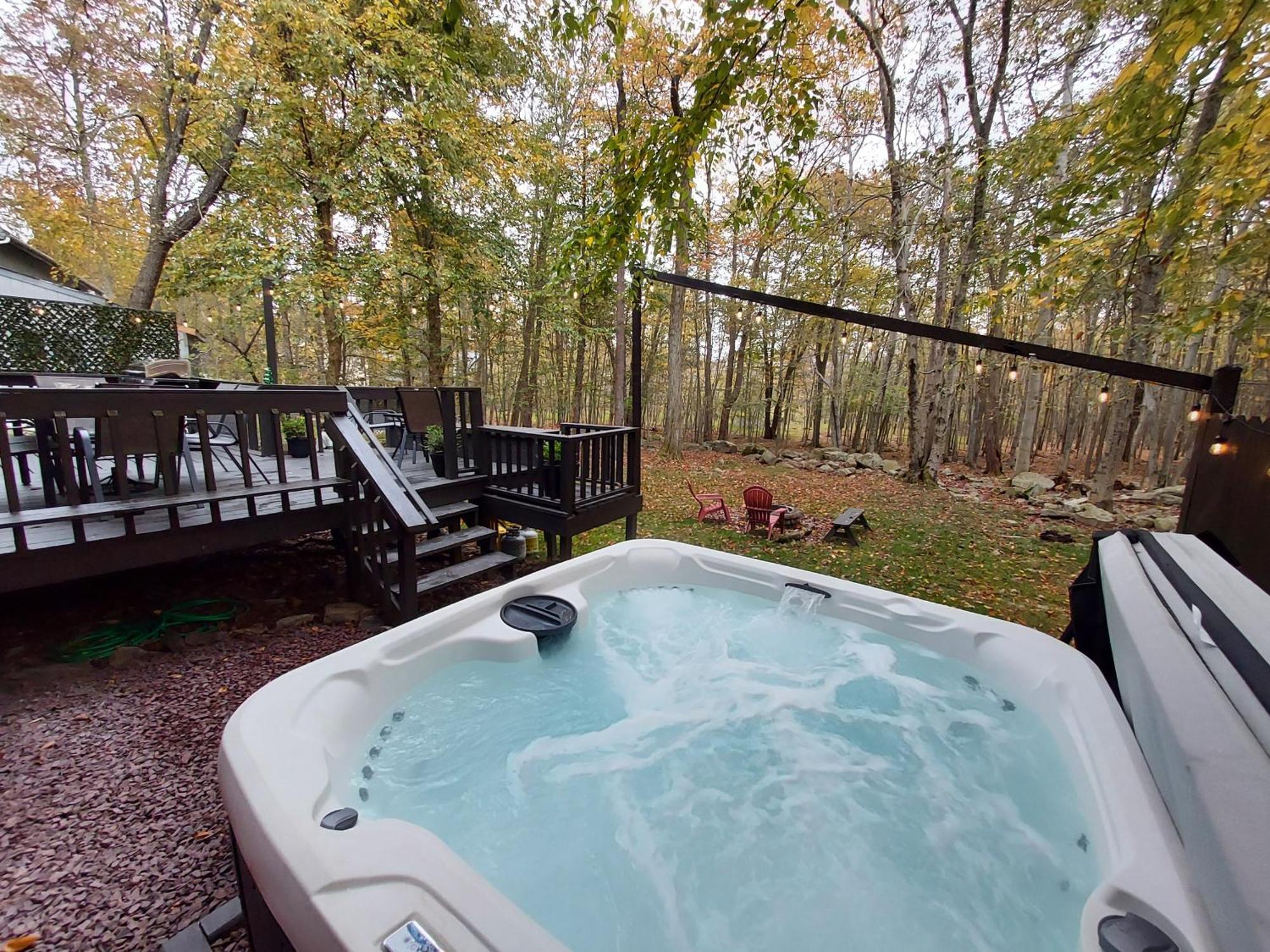 Chalet Renovated Near Casino, Camelback , Kalahari 4Bdrms Firepit Hot Tub Game Room Tobyhanna Екстериор снимка